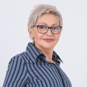 Meet your Posher, Elena